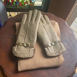 Elegant Textured Gloves with Buckle